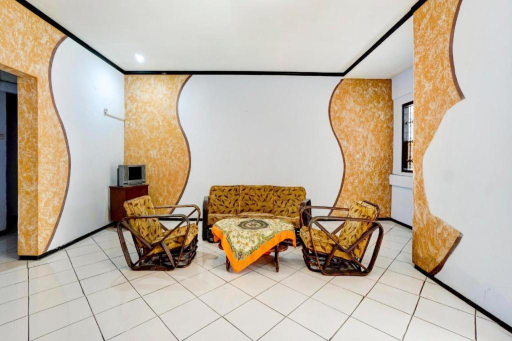 Oyo 3956 Hotel Palem 2 Syariah Malang Bagian luar foto