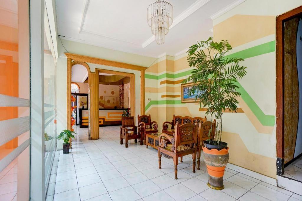 Oyo 3956 Hotel Palem 2 Syariah Malang Bagian luar foto