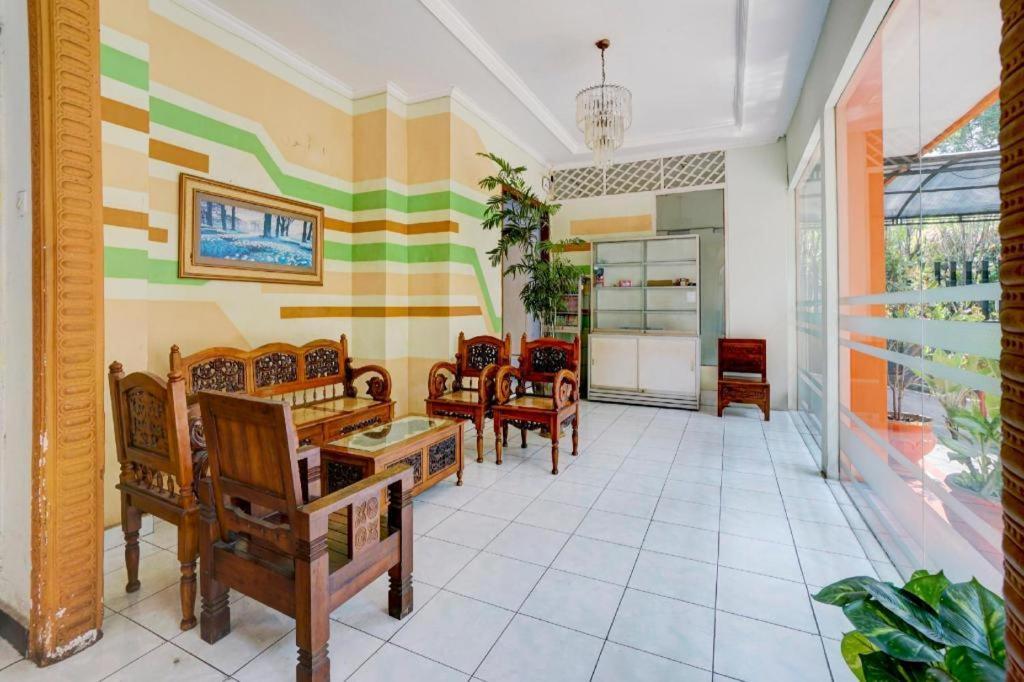 Oyo 3956 Hotel Palem 2 Syariah Malang Bagian luar foto