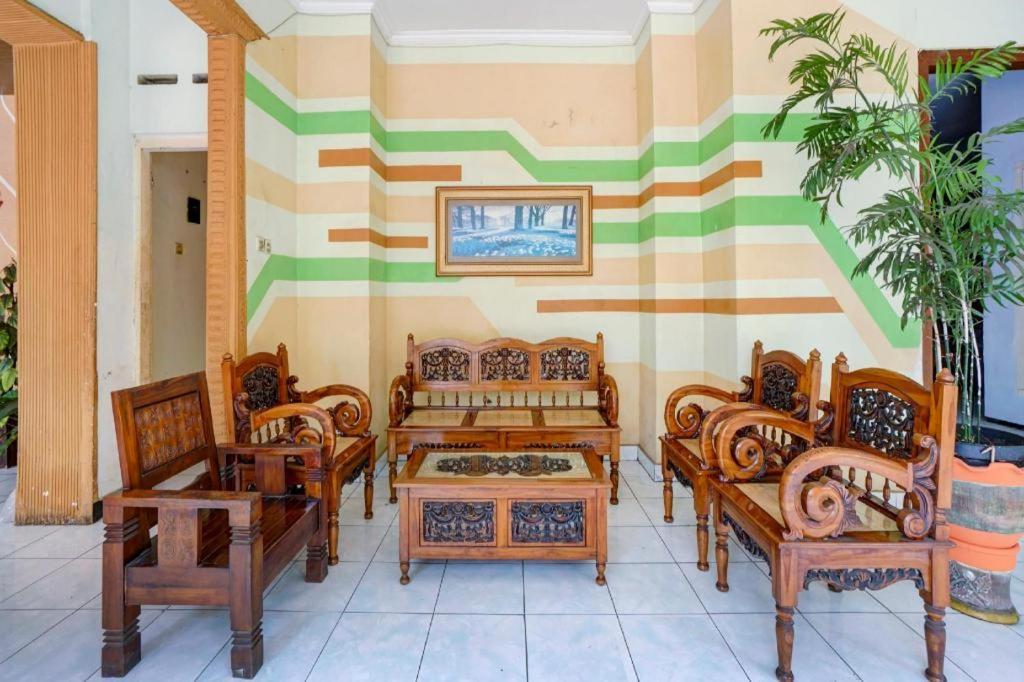 Oyo 3956 Hotel Palem 2 Syariah Malang Bagian luar foto